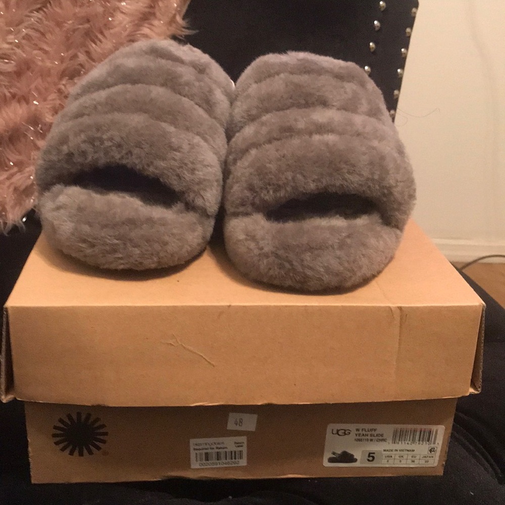 Women’s Fluffy Uggs Slide.